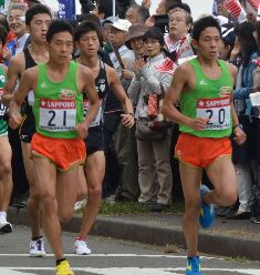 総合8位市田孝選手(20番)
・同9位市田宏選手(21番)