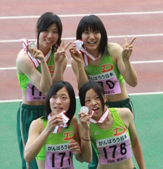 女子4×400㍍リレー表彰式