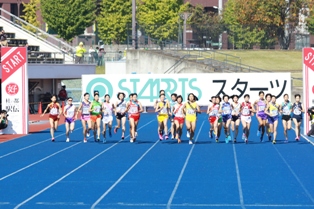 スタートする小枝理奈選手