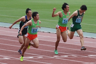 梨本選手(左から2人目)、森選手(右)