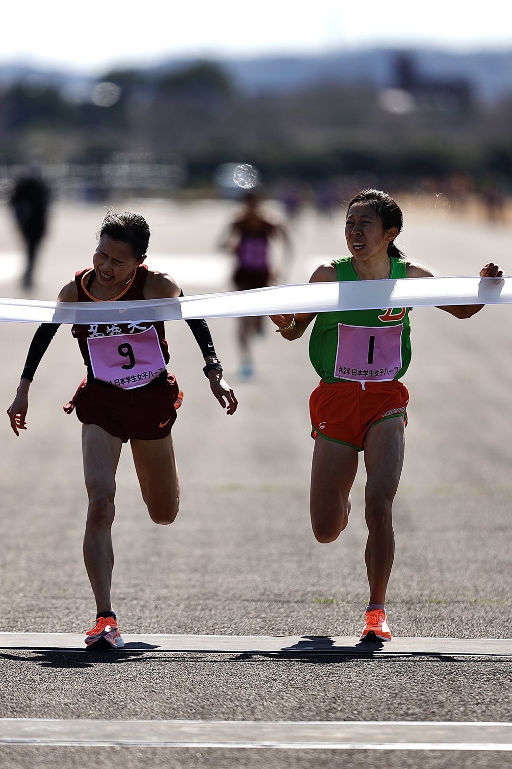 【右】熾烈な優勝争いをした鈴木優花選手。
　写真提供：EKIDEN News様