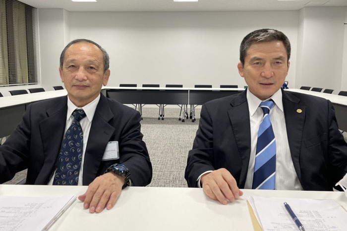 専務理事に就任した藤沢信雄監督（左）・右は富山英明新会長　【写真提供：日本レスリング協会】