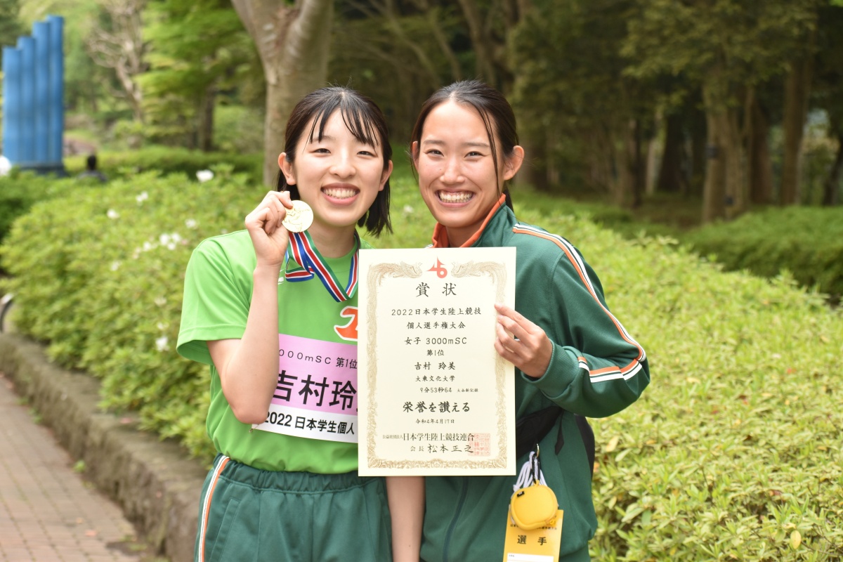 【左】女子3000mSCの代表となった吉村玲美選手、【右】女子ハーフマラソンの代表となった山賀瑞穂選手