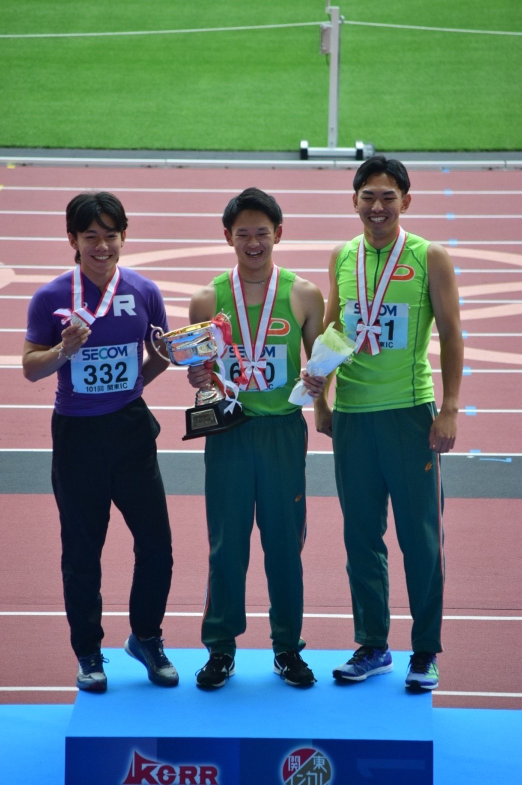 男子2部100m
【中央】平野翔大選手
【右】假屋直幹選手