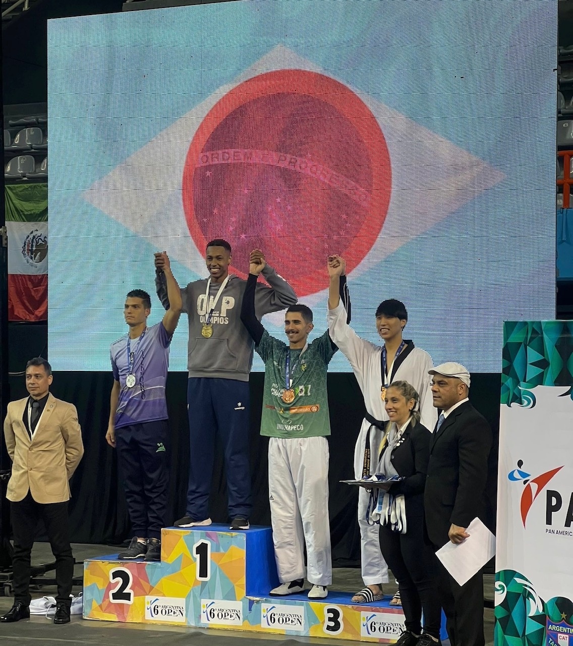 【右から3番目（白の道着）】鈴木リカルド選手