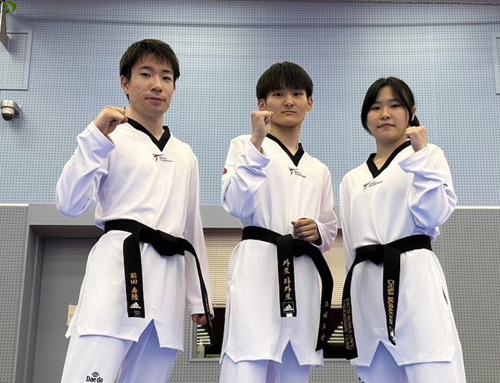 左から前田寿隆選手、森川亘選手、村上智奈選手