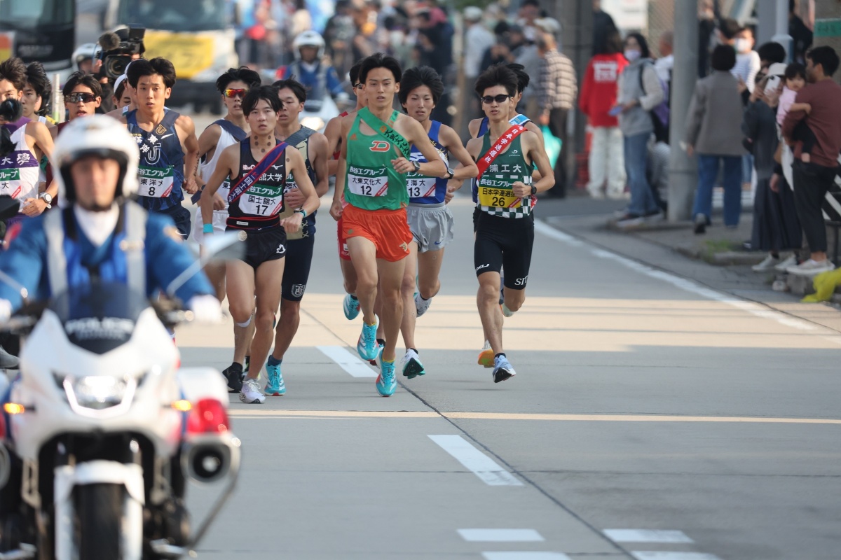 1区・佐竹勇樹選手（ナンバー12）　Ⓒ月刊陸上競技