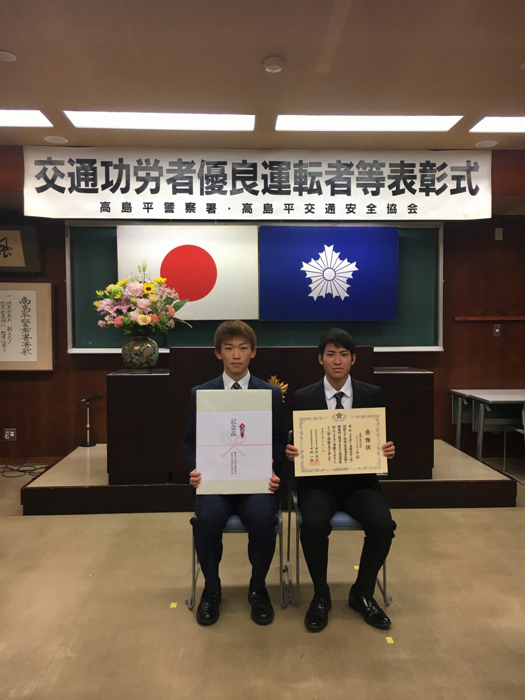 （写真右より）トライアスロン部 小野拓巳さん（ｽﾎﾟｰﾂ科4年）　野﨑雄大さん（環境創造2年）