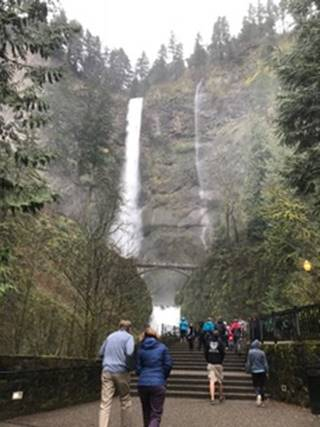 休日に連れて行ってもらったMULTNOMAH FALLS