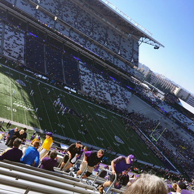 University of Washington VS UCLAのアメリカンフットボールの試合観戦