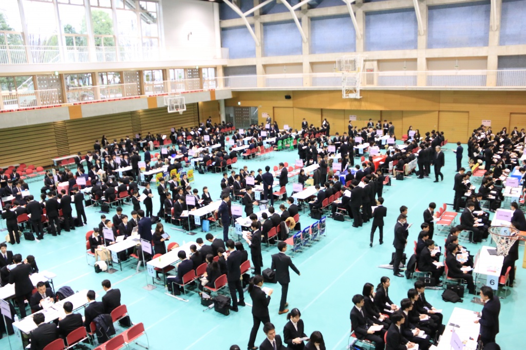 学内就職セミナー会場