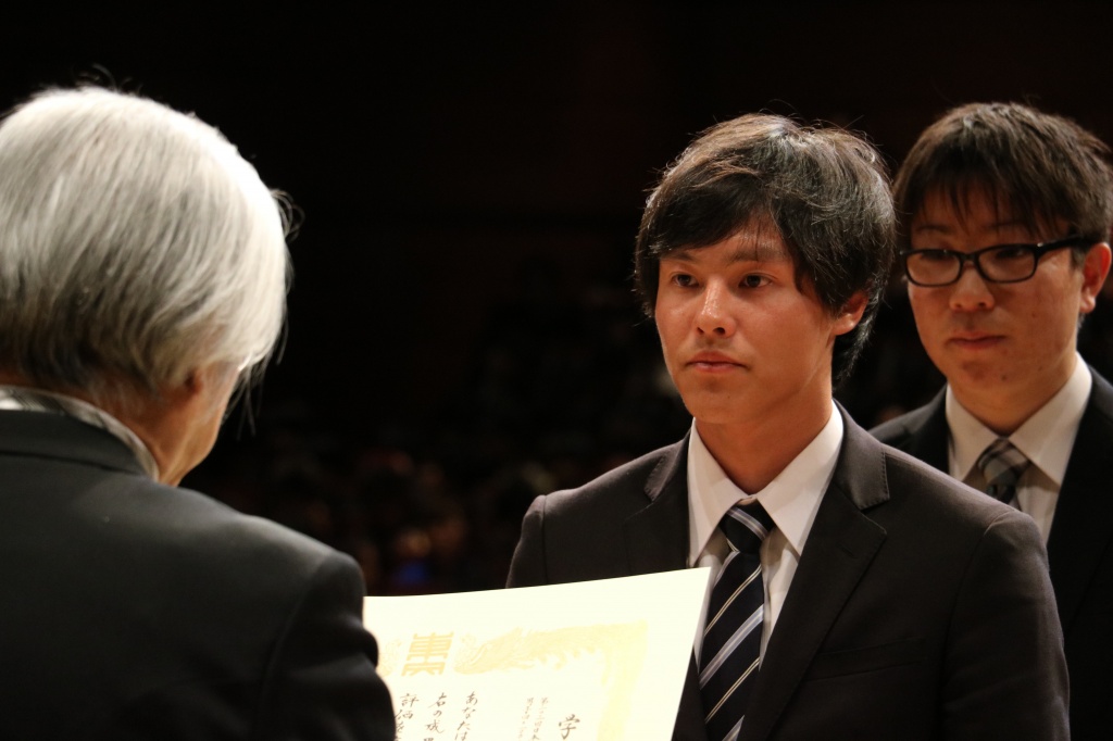 同じく学長賞を授与される霜鳥さん