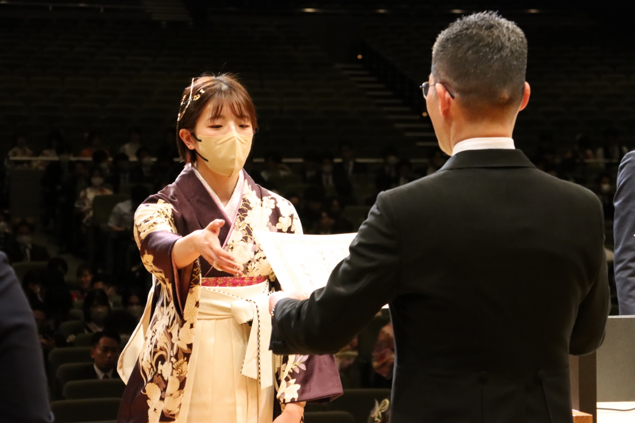 学長賞（吉村玲美さん　スポーツ科学科）