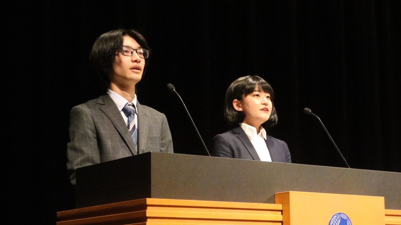 齋藤瑞希さん(3年) 、柳川真衣さん(3年)