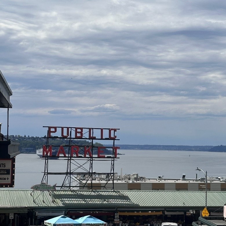 シアトルの代表的な観光地 Pike Place Market