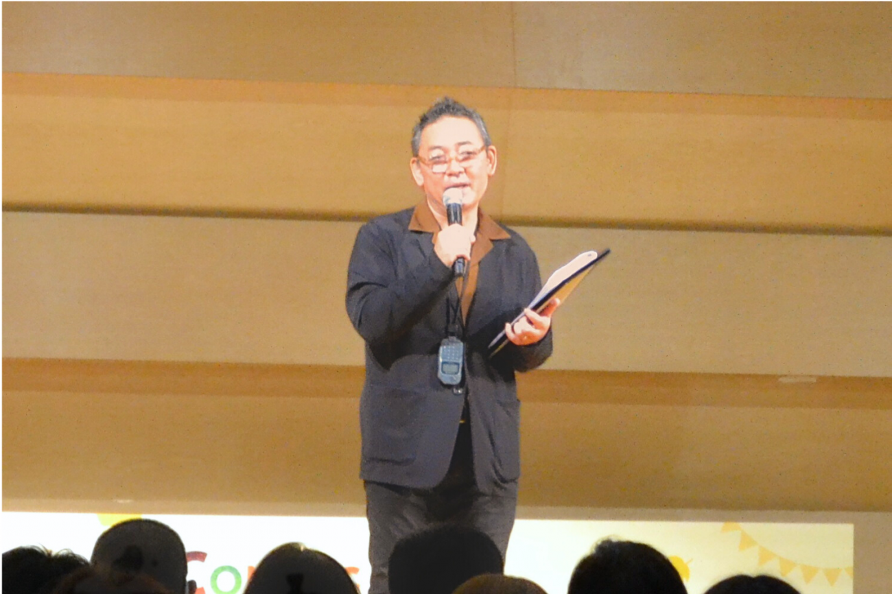 新浜氏イベント司会の森雄一氏