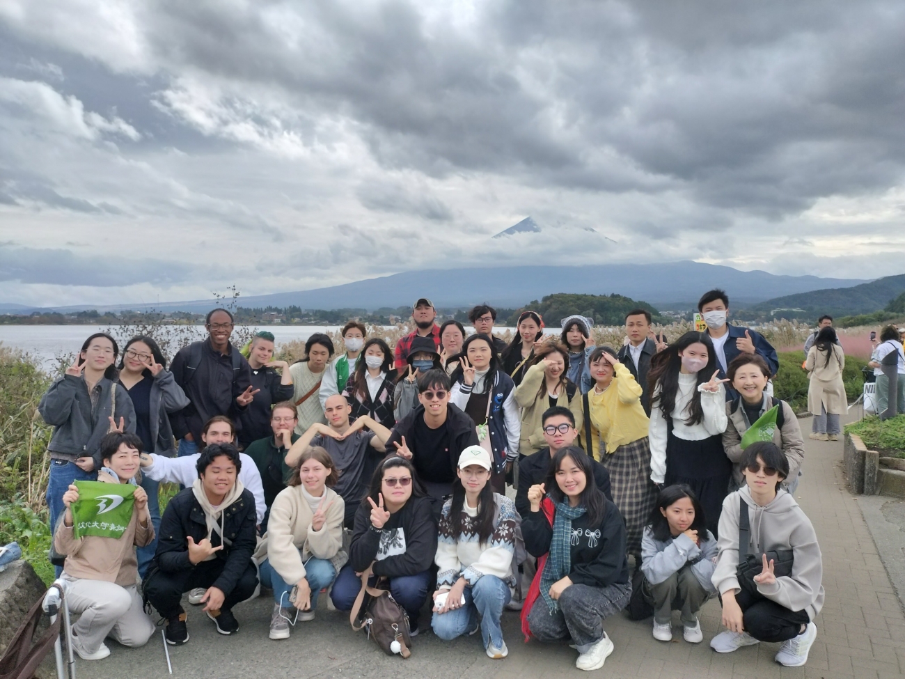 富士山が見える大石公園にて（曇りでしたが少し富士山が見えました！）