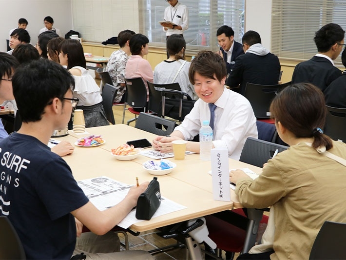 先輩たちも在校生も、みなさん真剣な表情と笑顔であふれていました。