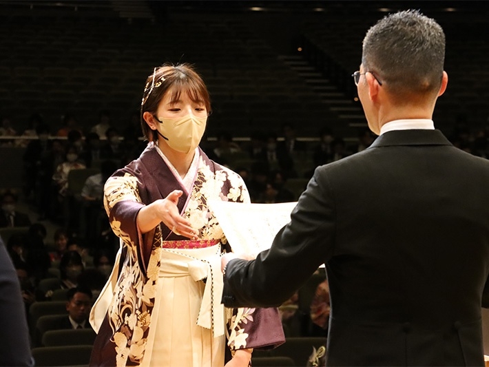 学長賞：吉村 玲美さん（スポーツ・健康科学部 スポーツ科学科） 昨年オレゴンで開催された「世界陸上競技選手権大会 女子3000ｍ 障害」に出場