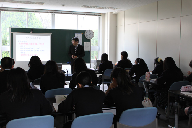 日本大学鶴ヶ丘高等学校での授業風景