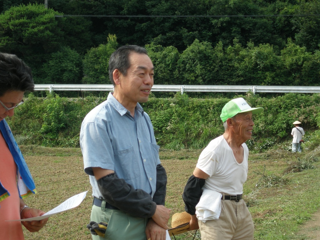 歓迎の挨拶をする下口組合長と船橋春雄氏（右）