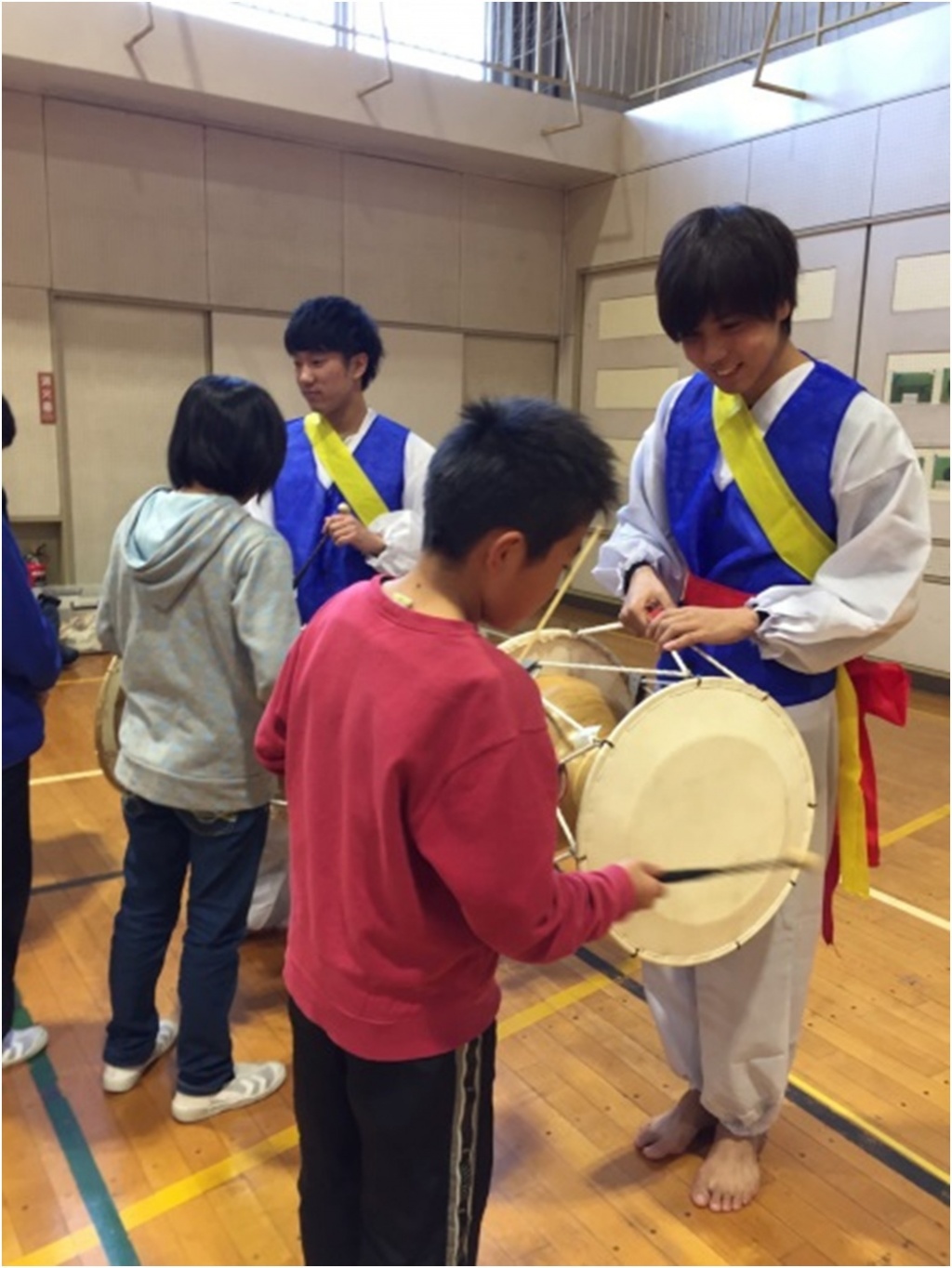 日本の太鼓とよく似た形のチャンゴ