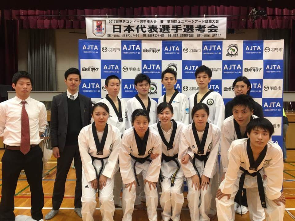 後列右から3人目が鈴木セルヒオさん