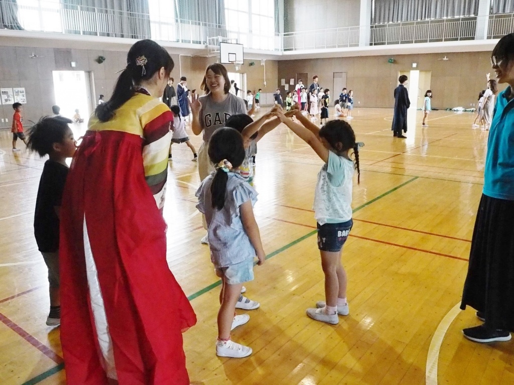 英語で遊ぶ「ロンドン橋落ちた」