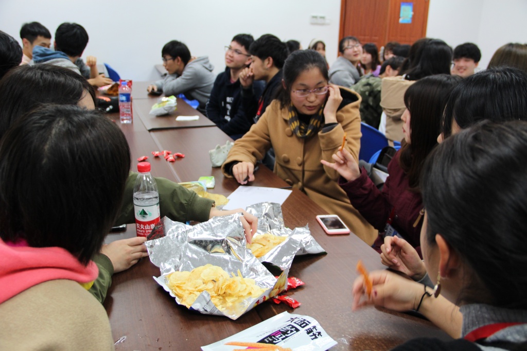 夜は日本に興味を持つ大学生との交流会です。