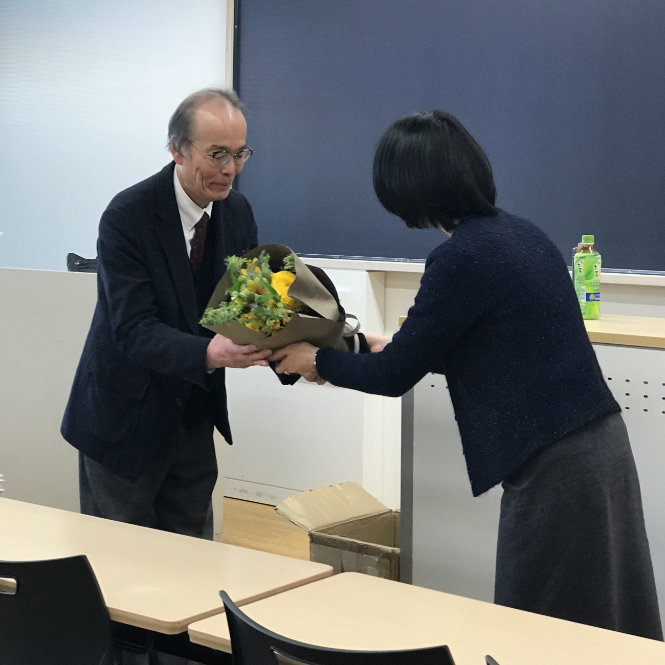 網代先生への花束贈呈