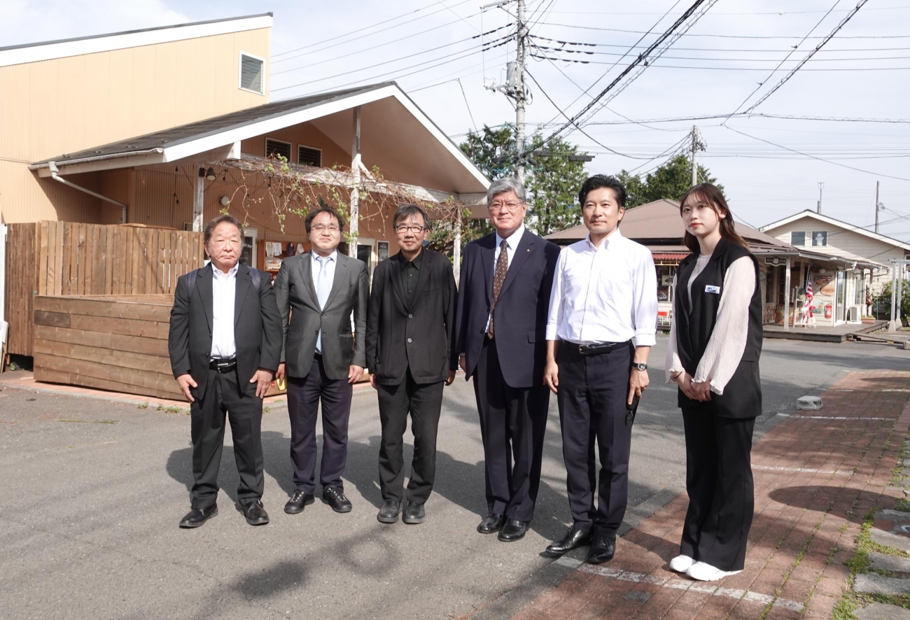 写真1　大貫会長　鶴田　渡辺先生　坂本区長　飯塚　飯塚ゼミ学生