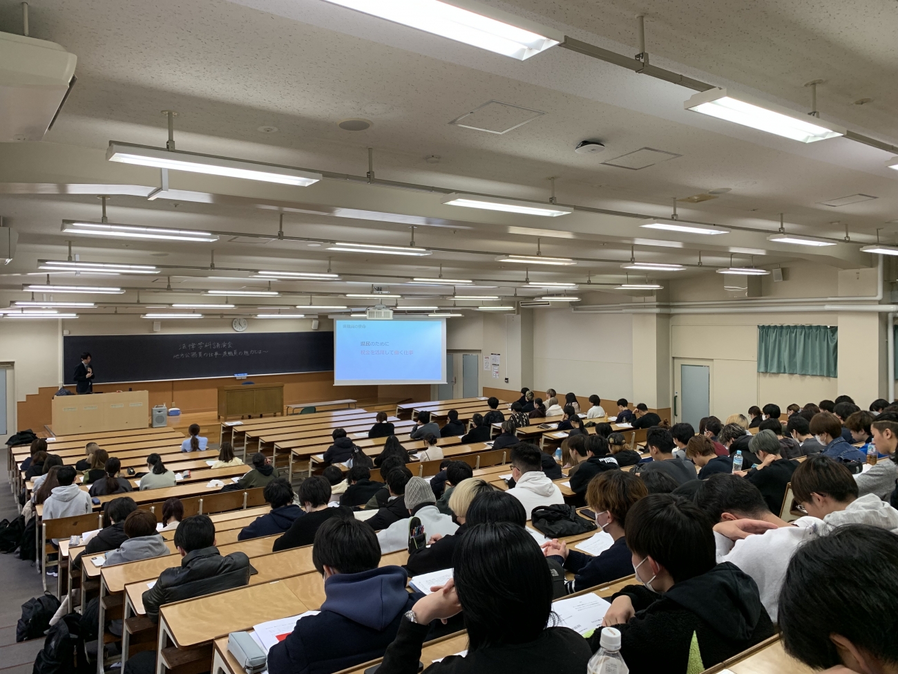 講演会には133名の学生が参加しました