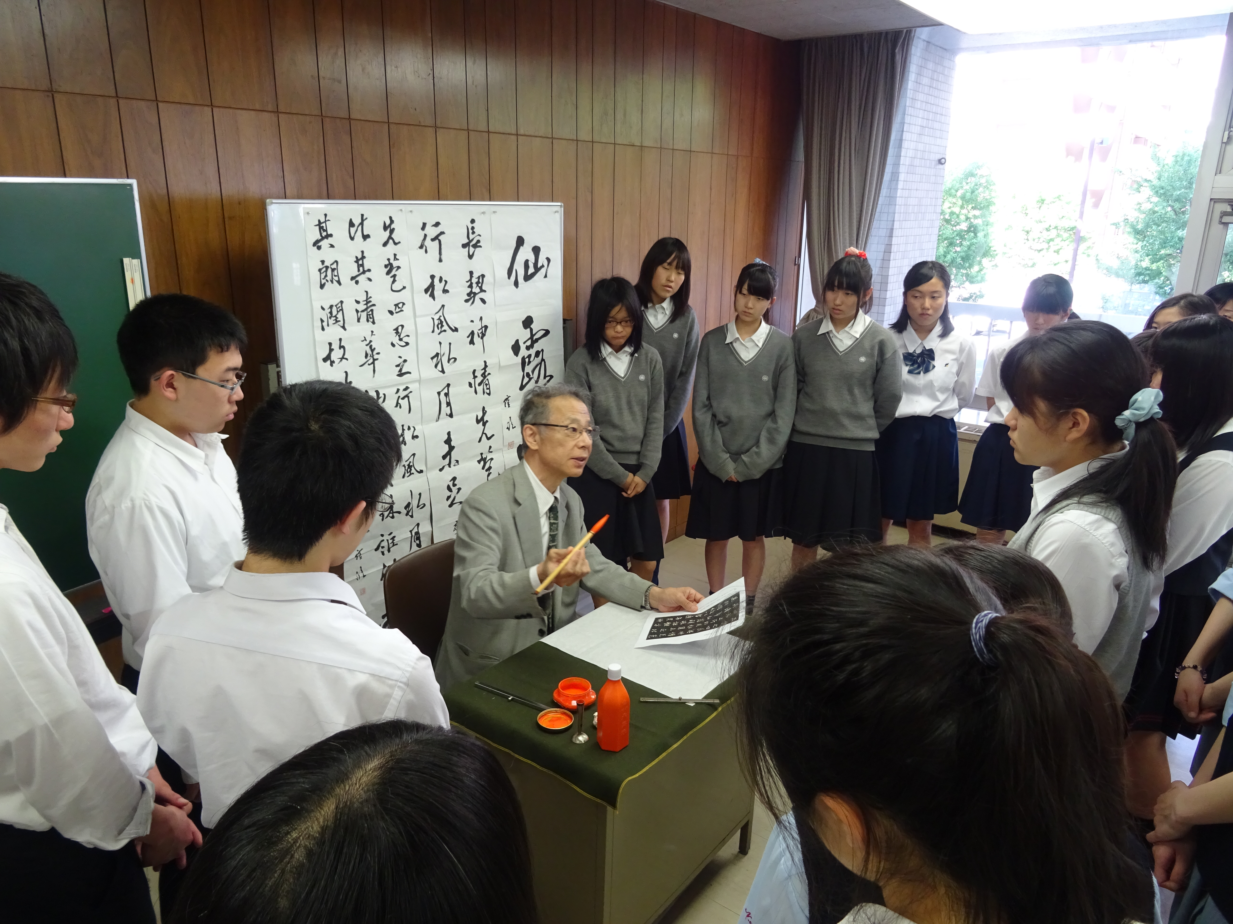 書道研究所河野所長の講座風景